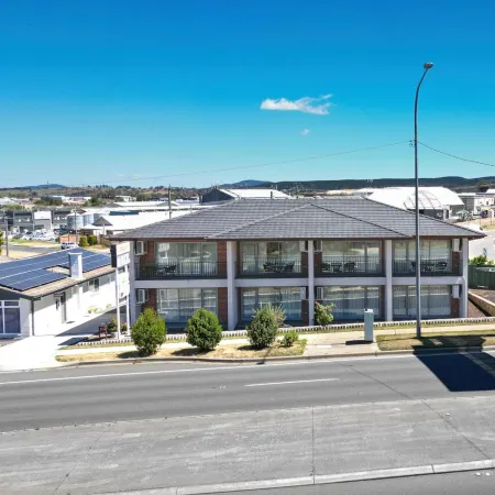 Rainbow Motel Queanbeyan Отели в г. Куинбиан