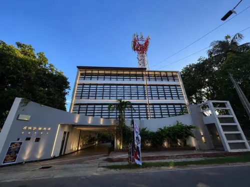 Subhas Tourist Hotel - parkir
