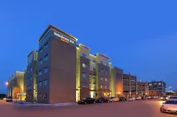 Residence Inn des Moines Downtown Grand View University附近的飯店