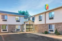 Super 8 by Wyndham Tilton/Lake Winnipesaukee فنادق في Tilton