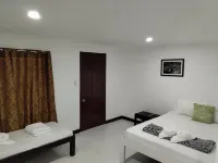 Moalboal Beach Front Hotel - ติดทะเล