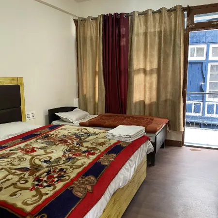 The Prasher Lodge, Near Mall Road Manali