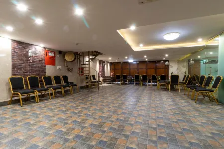 Hotel Tripple Tree - Karol Bagh Отели рядом с достопримечательностью «Ashoka Pillar»