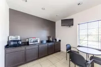 Super 8 by Wyndham Kenedy Hotels in Kenedy