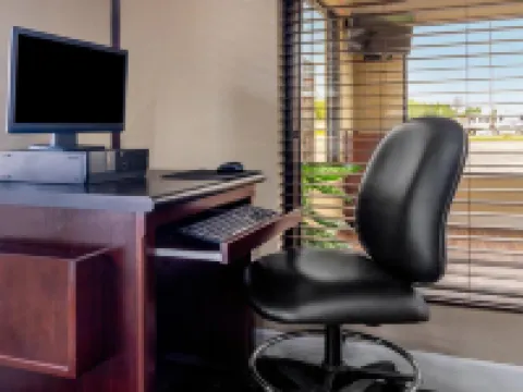 เดย์สอินน์ บายวินด์แฮม เซนต์โรเบิร์ต เวย์นสวิลล์/ฟอร์ตเลนนาร์ด วูด โรงแรมในSaint Robert