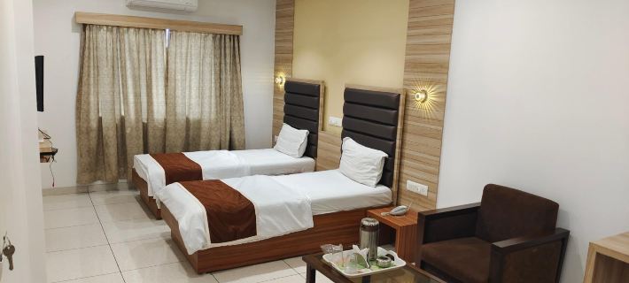 Hotel Sarvoday Hotels in Valsad