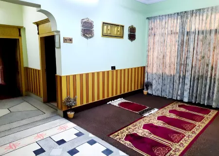 Royal Guest House Отели рядом с достопримечательностью «Jinnah Efficiency School Ground Cantt»