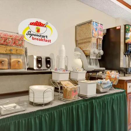 Super 8 by Wyndham Kenmore/Buffalo/Niagara Falls Area