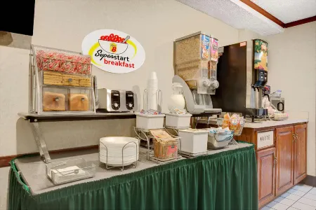 Super 8 by Wyndham Kenmore/Buffalo/Niagara Falls Area