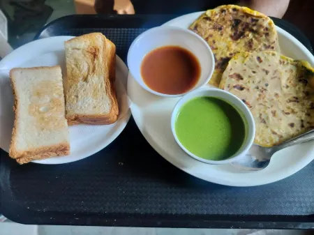 Hotel 7 Cr Отели рядом со станцией Vadodara Jn