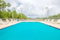 Super 8 by Wyndham Diberville Biloxi Area - piscina