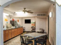Quality Inn Near Six Flags St. Louis - parking