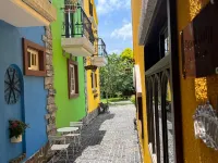 Brookburg Hotels near Artemis Garden