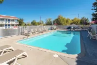 Motel 6 Redding, CA - South - piscine