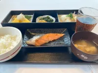 โรงแรม อัลฟ่า-วัน สึยามะ - พร้อมอาหารเช้า