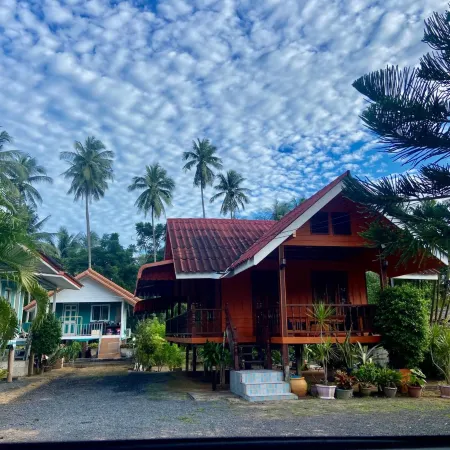 Patcharin Home Stay