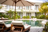 URYAH HOTEL LOMBOK - parking