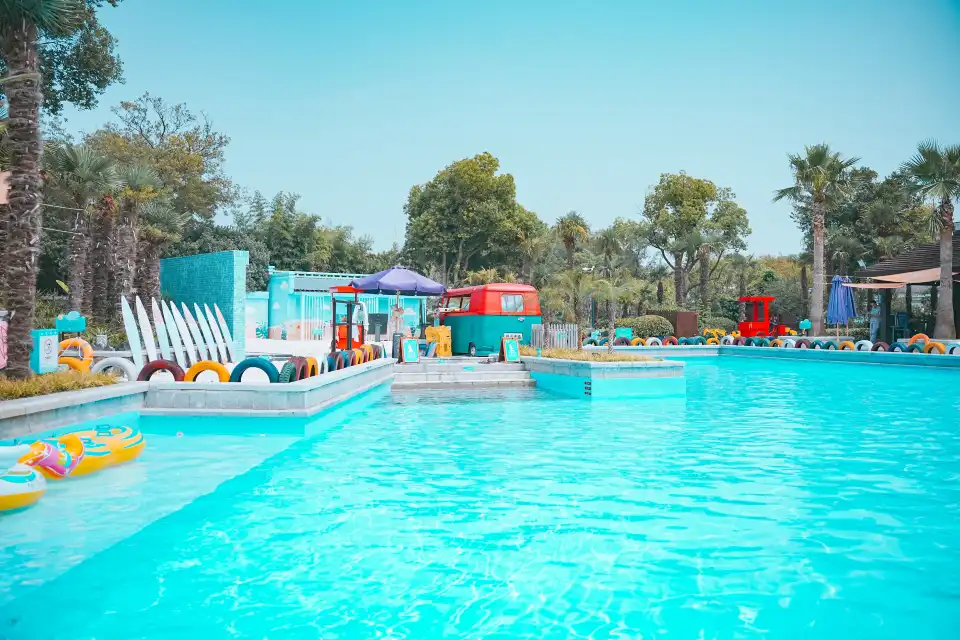 3_Slender West Lake Hot Spring Resort