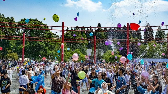 昆明雲南民族村、滇池海埂公園及西山獨立包團