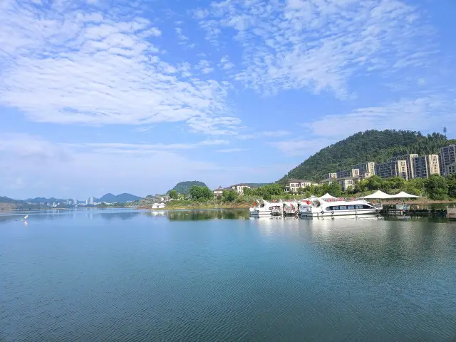 Sightseeing Boats in Qiandaohu