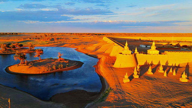Hei Cheng-Ruoshui River Populus Euphratica Scenic Spot