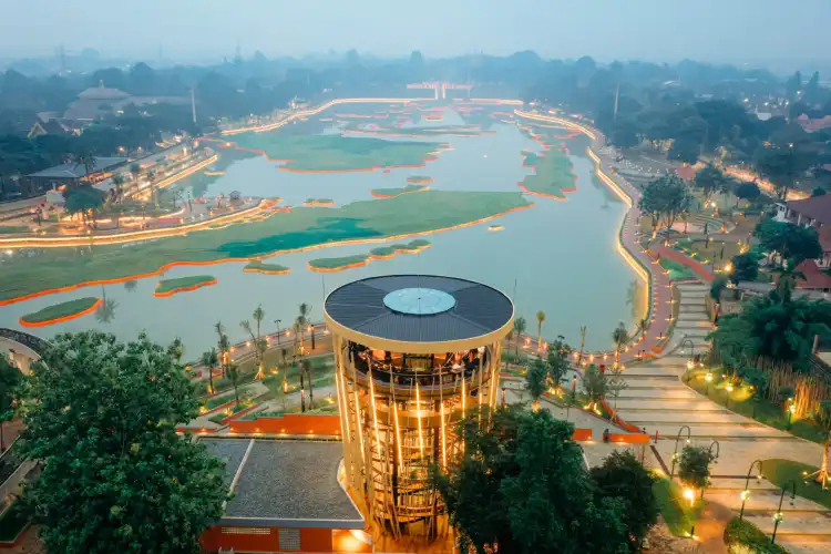 Hotels near Cijantung Gate Park