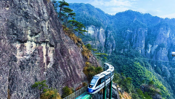Dajueshan Cliff Train