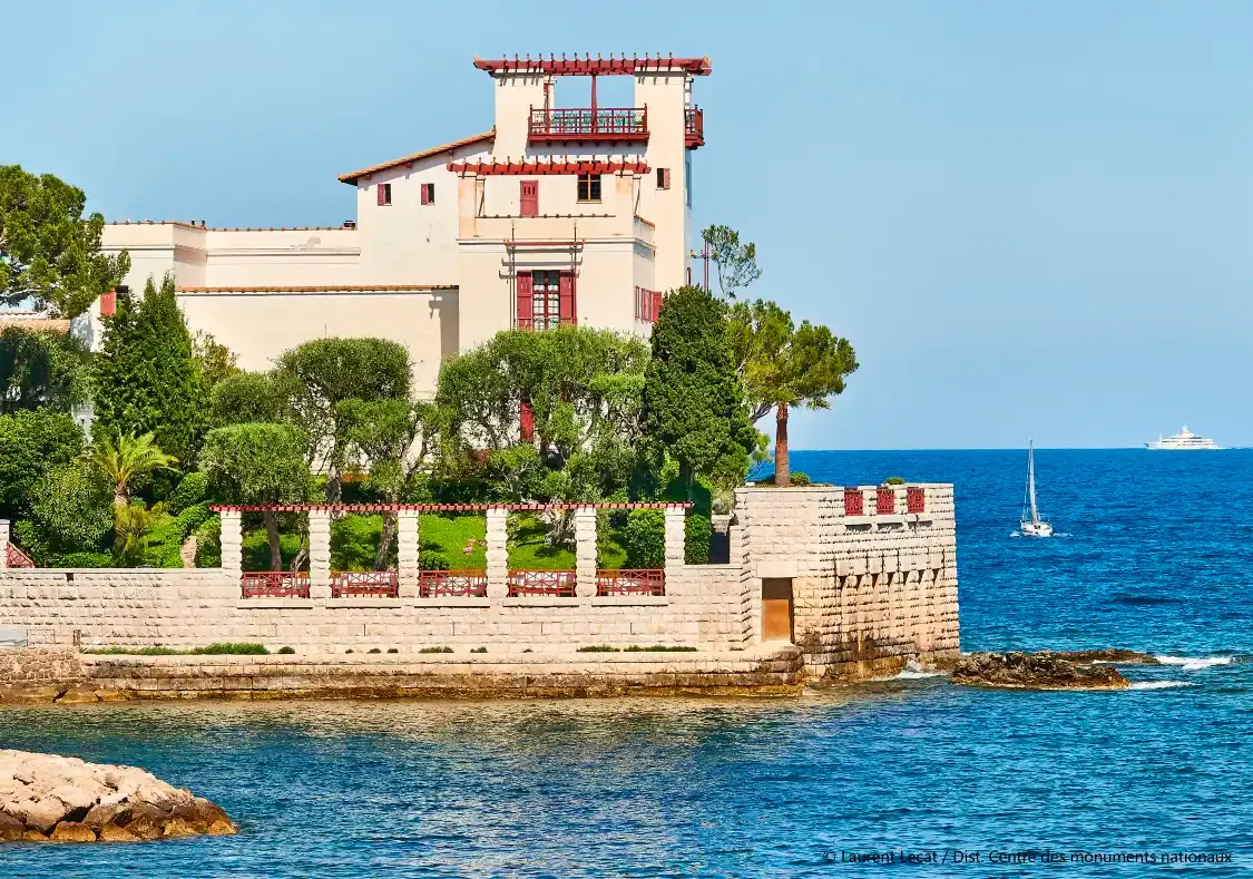 Hotels near Greek Villa Kerylos