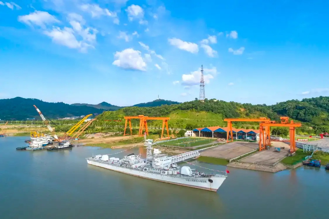 Hotels near Jiujiang Warship Military Culture Theme Park
