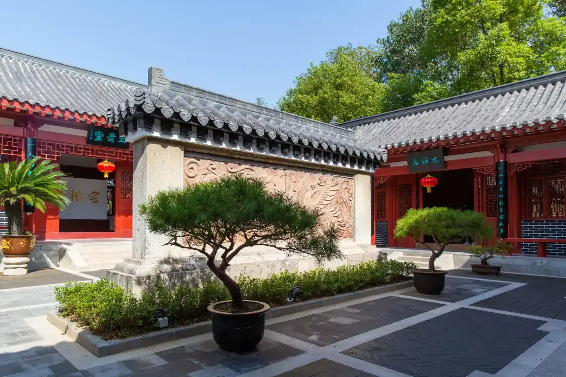 Hotels near Former Residence of Zhang Juzheng