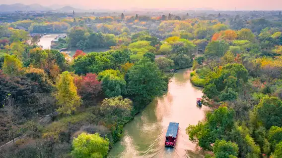 西湖+靈隱寺+西溪濕地+宋城+印象西湖眾多景區可自選（杭州導遊講解服務）