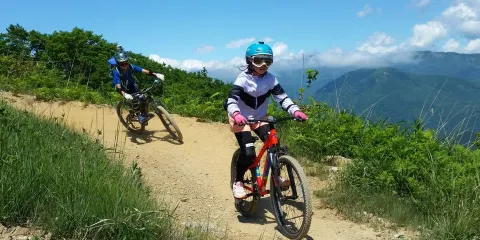 白馬巖岳山度假區