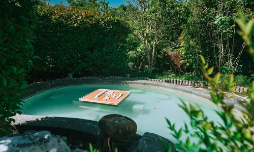 Slender West Lake Hot Spring Resort