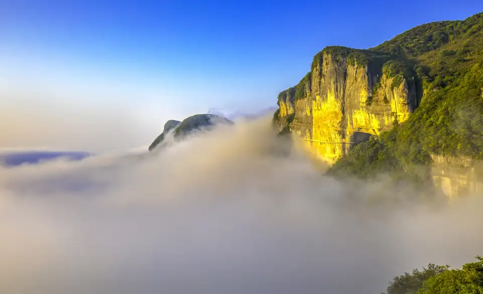 2_Gold Buddha Mountain