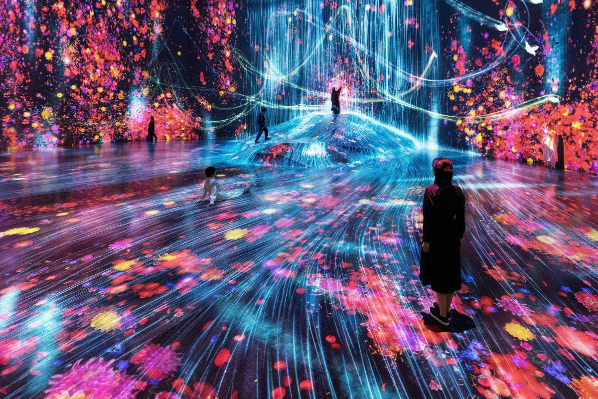 「チームラボボーダレス」で幻想的な写真撮影会