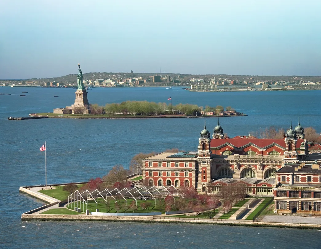 5_Statue of Liberty Cruises With Landing