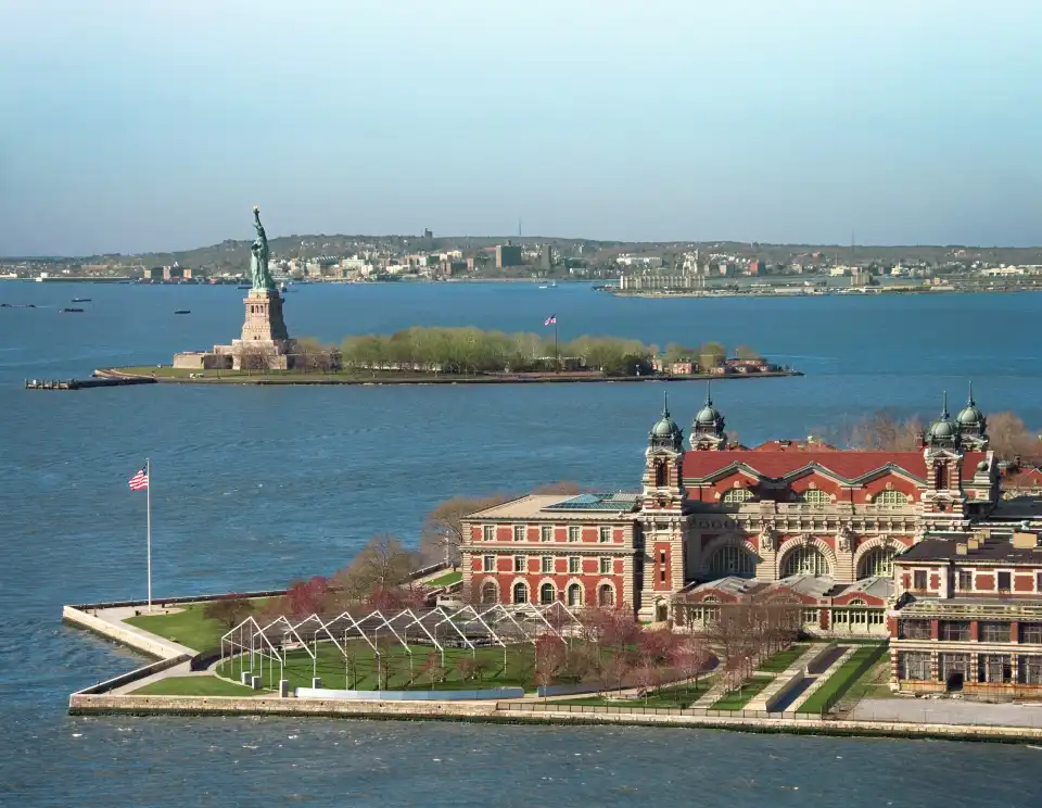 5_Statue of Liberty Cruises With Landing