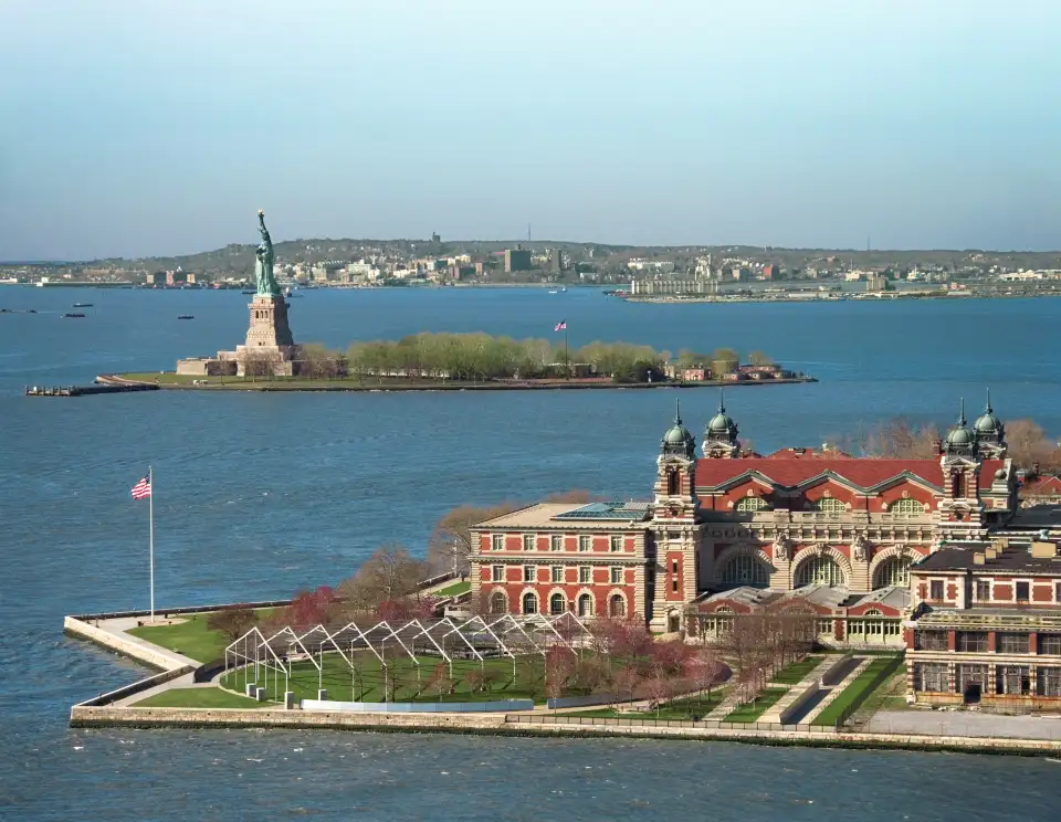 5_Statue of Liberty Cruises With Landing