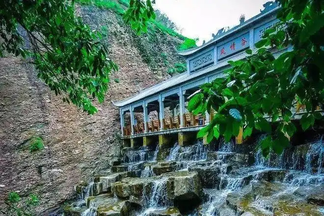 Hotels near Dabie Mountains Scenic Valley