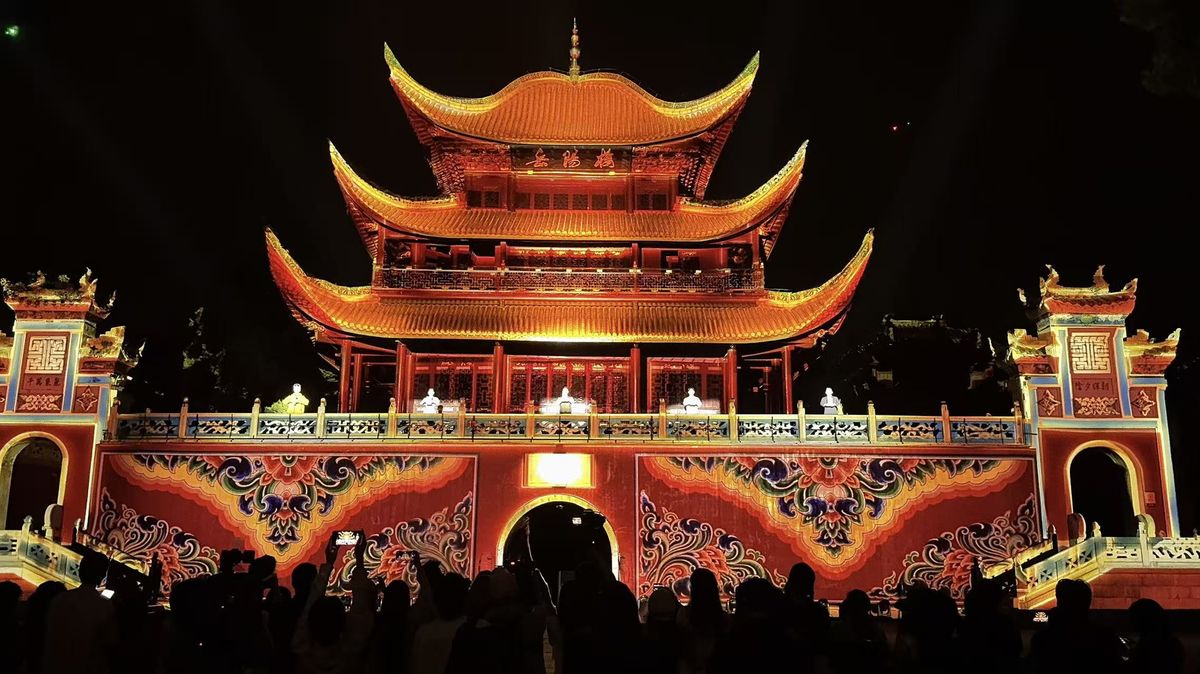 "Today's Yueyang Tower" Night Tour Performance