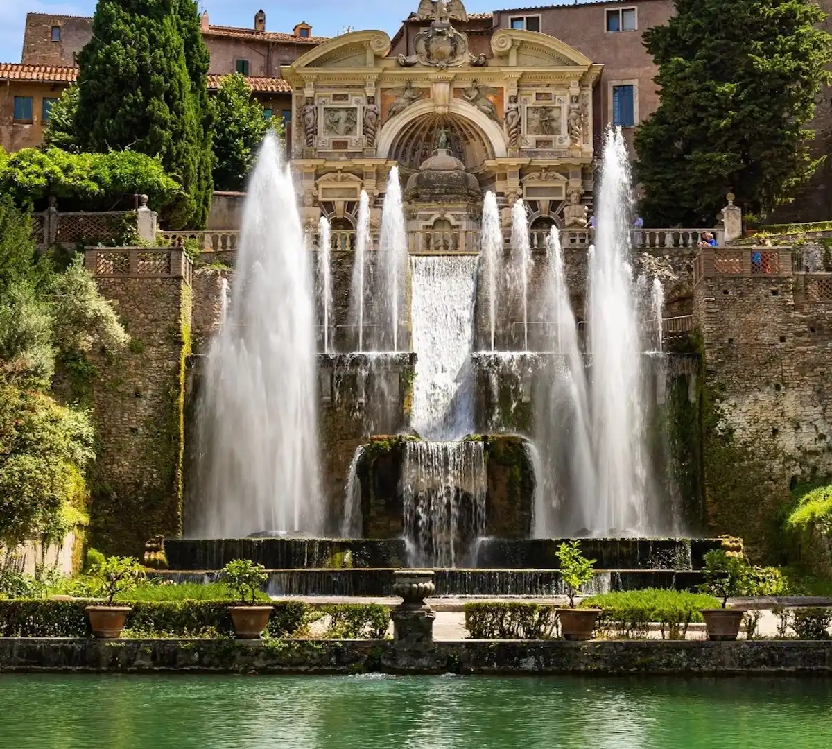 鄰近埃斯特別墅的酒店