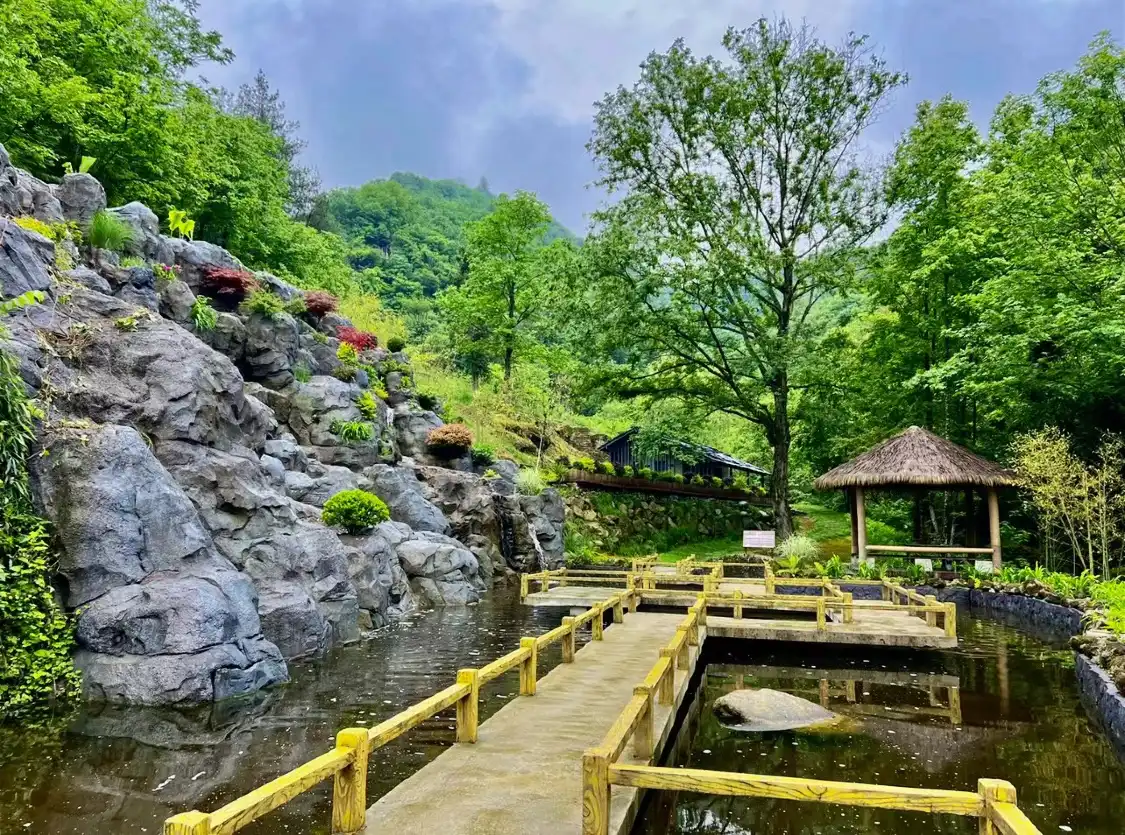 Hotel dekat Canglong Gorge Scenic Area