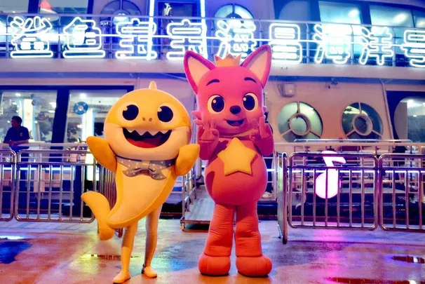 2_"Happy Captain" Huangpu River Dinner Cruise