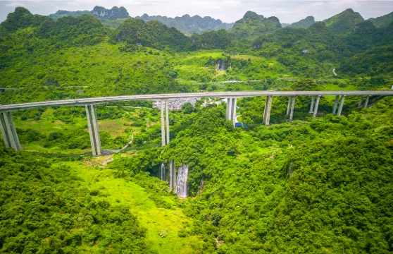 德天跨國瀑布景區日場票(含觀光車)＋古龍山大峽谷徒步觀光遊成人