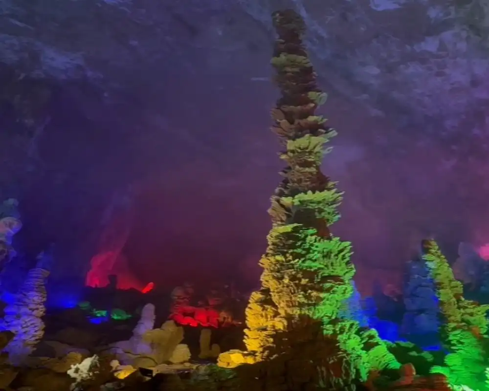 Hotels near Yuanyang Cave