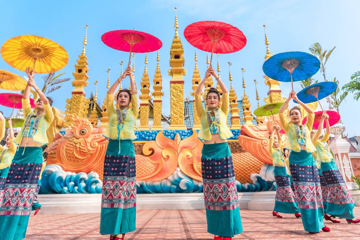 2. Experience the Vibrant Culture at Dai Minority Park