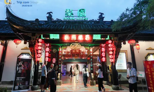 蜀風雅韻劇場・四川劇「変面」ショー・大規模古典劇場