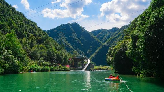 Tonglu Baishou Gorge Rafting Scenic Area