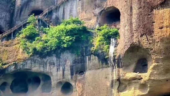 Dabie Mountain Grottoes