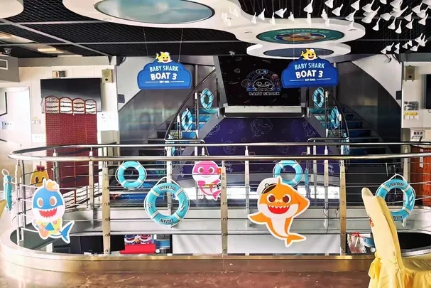 5_"Happy Captain" Huangpu River Dinner Cruise